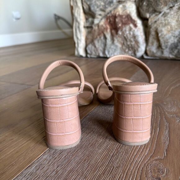 Dolce Vita Halsty Sandal in Carmel - Picture 7 of 9